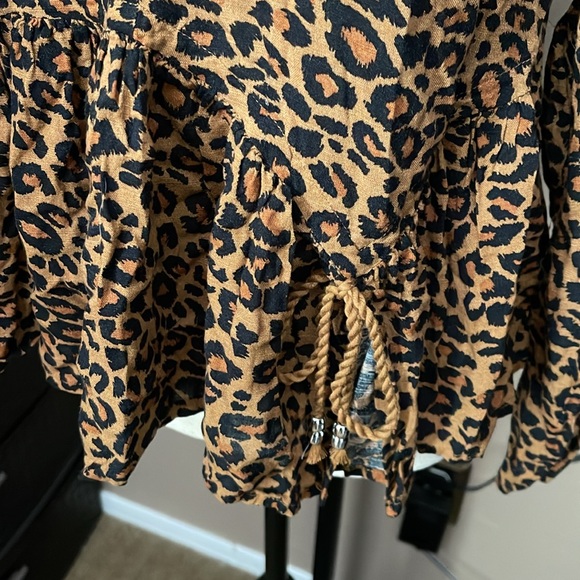 Super fun Time and Tru Animal Print Blouse - Picture 2 of 7